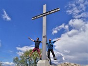 50 Alla croce di vetta del Monte Barro (992 m)